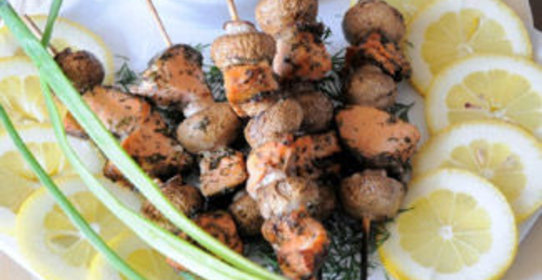 Шашлычки из грибов и рыбы