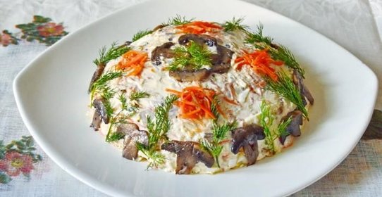 Салат: корейская морковка курица грибы
