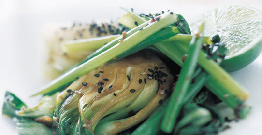 Жареная капуста бок-чой с луком-шалотом