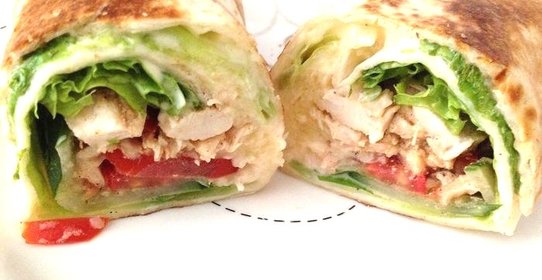 Ролл в тортилье с курицей