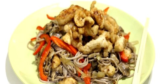 Гречневая лапша с курицей терияки