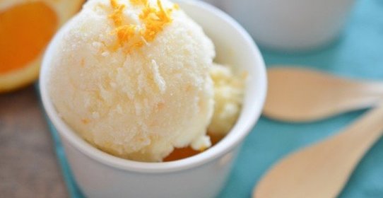 Сорбет из кокосового молока с апельсиновым повидлом