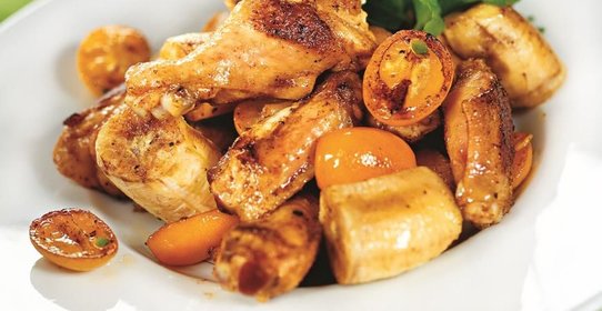 Острые куриные крылышки с фруктами