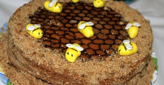 Медовик Пчелка