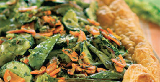 Овощной пирог с песто из петрушки