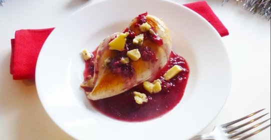 Курица с малиновым соусом и голубым сыром