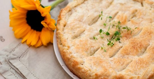 Пирог с сыром сулугуни