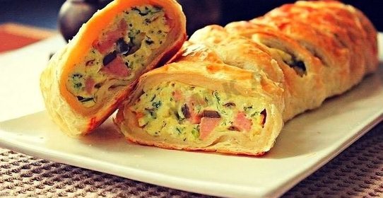 Яичница-болтунья в слоеном тесте