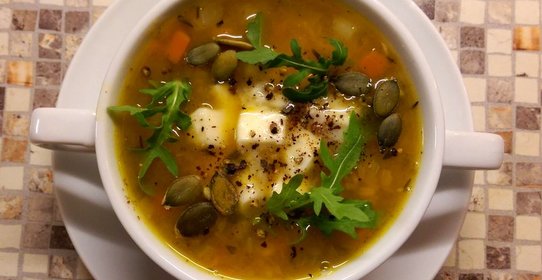 Чечевичная похлебка с тыквой и моцареллой
