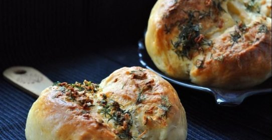 Булочки с зеленым чесночным маслом