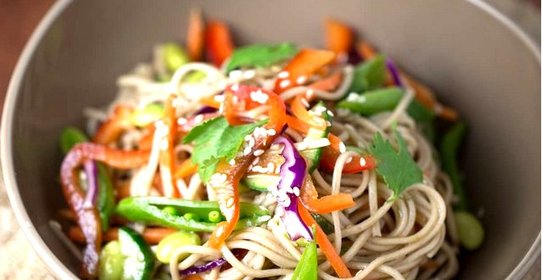 Гречневая лапша с овощами