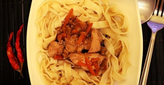 Лапша с острой курицей