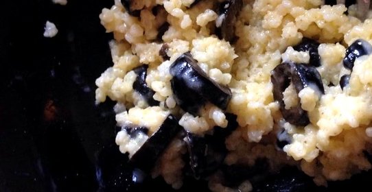 Пшеничная каша-пицца с оливками