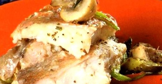 Рыба, тушеная с грибами