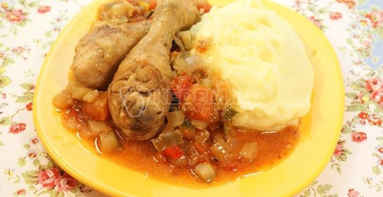 Куриные голени с рататуем