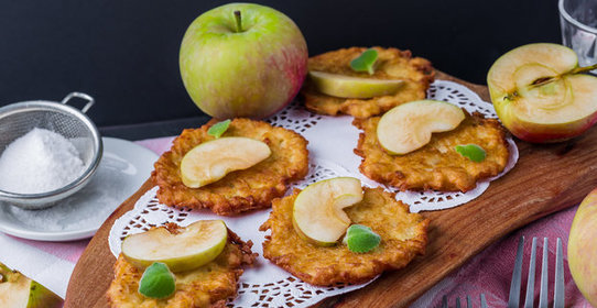 Фисташковые оладьи с финиками