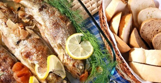 Сибас, фаршированный каштанами и грибами