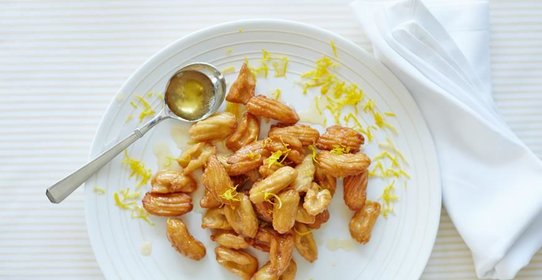 Канарриколи, калабрийский хворост в апельсиновом сиропе