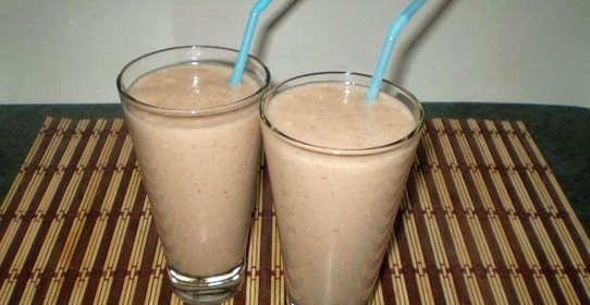 Смузи с бананом и земляникой