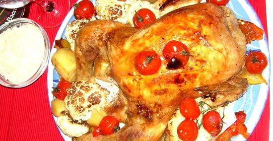 Курица, запеченная с овощами и сладким перцем
