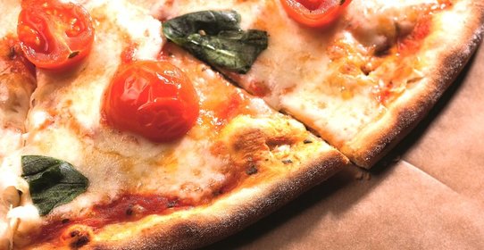 Пицца «Маргарита» на тесте без яиц