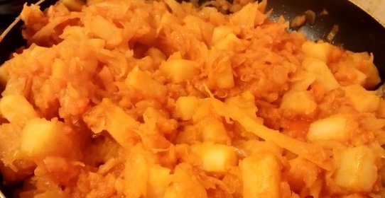 Тушеная картошка с капустой