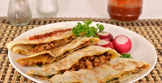 Лепешки из лаваша с мясом и сыром