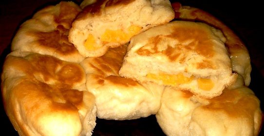 Булочки с консервированными персиками