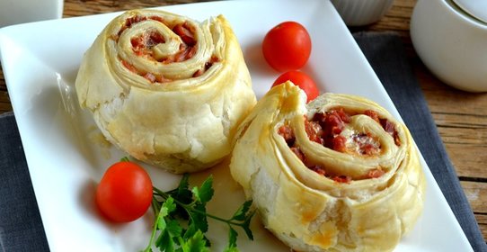 Булочки из слоеного бездрожжевого теста