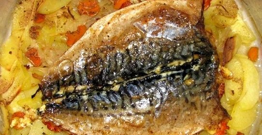 Скумбрия в духовке с картофелем