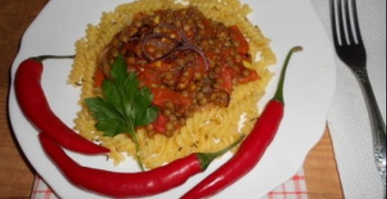Макароны с чечевицей и помидорами