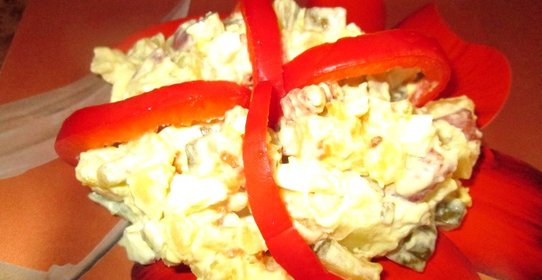 Картофельный салат с ветчиной и маринованными огурчиками