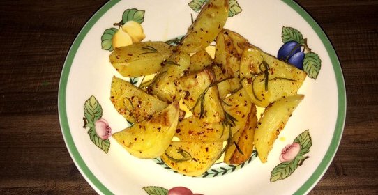 Картофель запеченный с розмарином