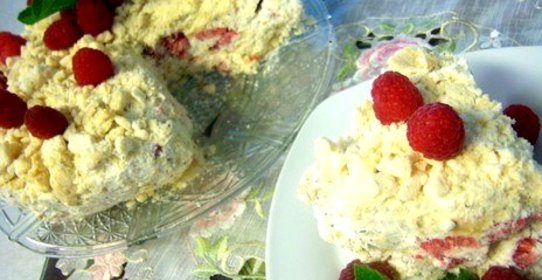 Торт безе с малиной