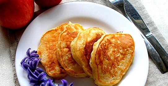 Оладьи с яблоками