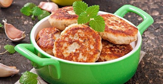 Котлеты из мяса птицы с миндалем и яблоком