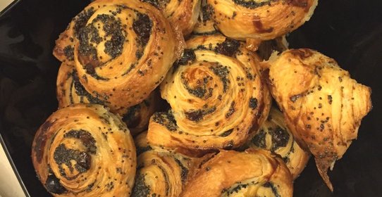 Булочки с маком и изюмом