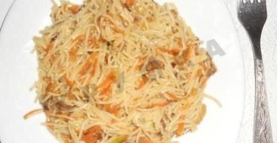 Макароны с тушенкой