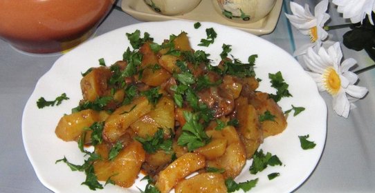 Картофель с грибами в горшочке в остром соусе