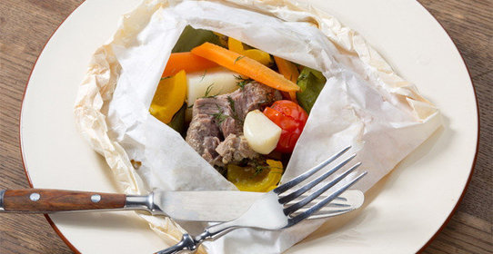 Запеченное мясо индейки с овощами