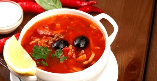 Сборная мясная солянка в мультиварке