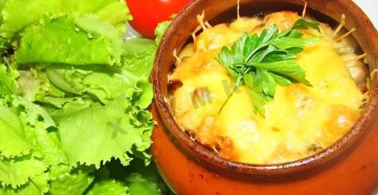 Картошка с кабачками в горшочках