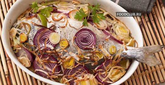 Запеченная дорада с картофелем