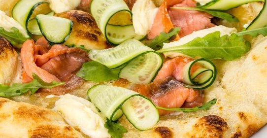 Пицца с лососем