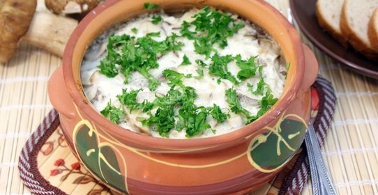 Треска с белыми грибами