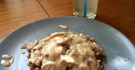 Гречка с грибами и белым соусом