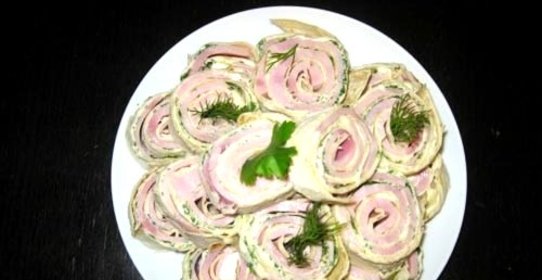 Рулет из лаваша с ветчиной и сыром