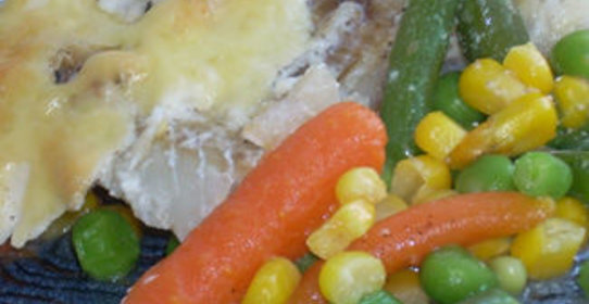 Рыба на овощной подушке