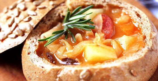 Гуляш в хлебе