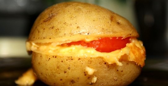 Картофель с сыром и помидорами